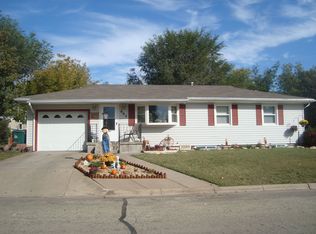602 W 7th St, Chapman, KS 67431