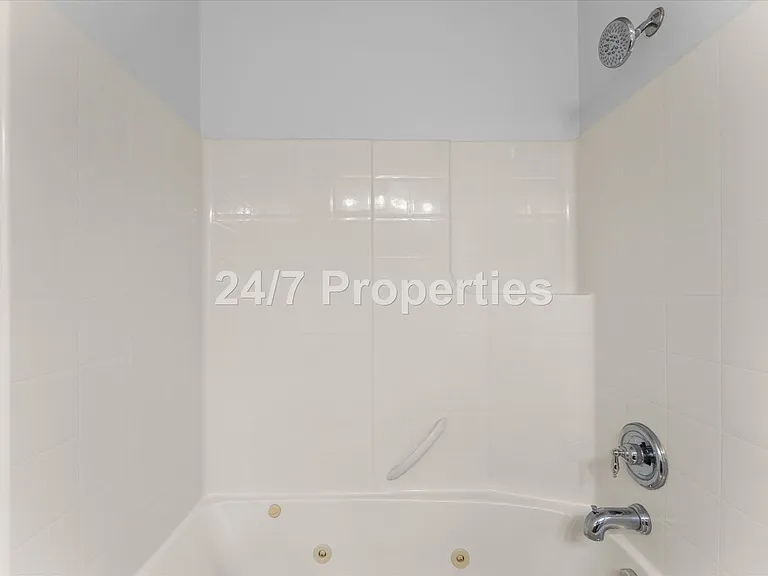 1050 SW 170th Ave #201 — Photo 16