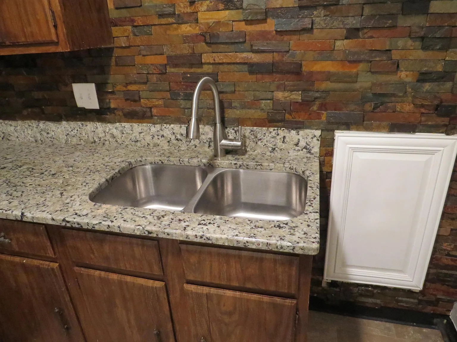 2 bed, 800 sqft, $800 — Photo 3