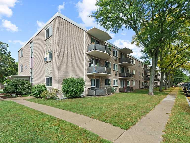810 Exmouth St — Photo 17