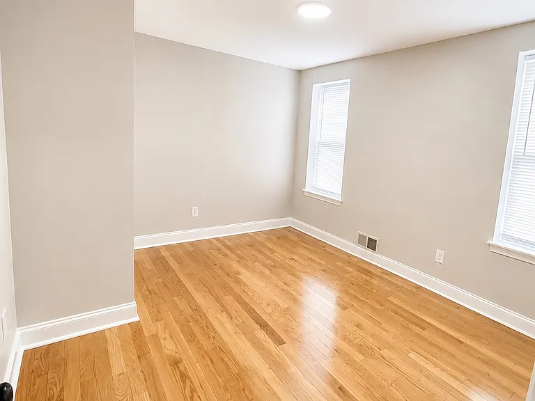 2501 E Fayette St — Photo 11