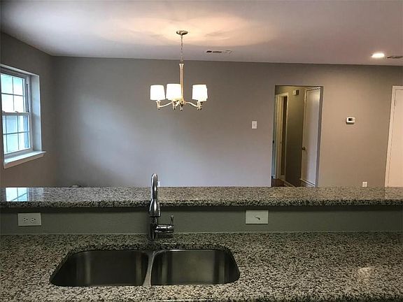 5th image of 319 Azalea Ln
