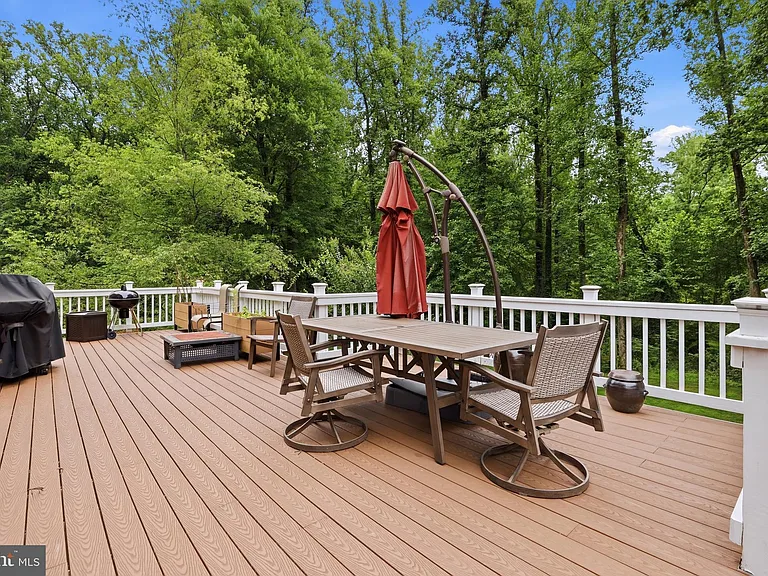 7715 Crossover Dr — Photo 2