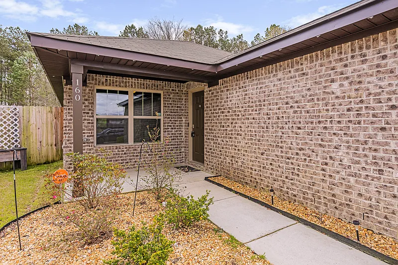 3 bed, 2.0 bath, 1325 sqft, $1,525 — Photo 3