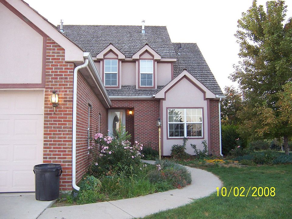 2nd image of 110 W Hill Ct