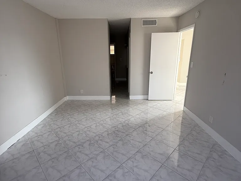 410 NW 68th Ave #306 — Photo 7