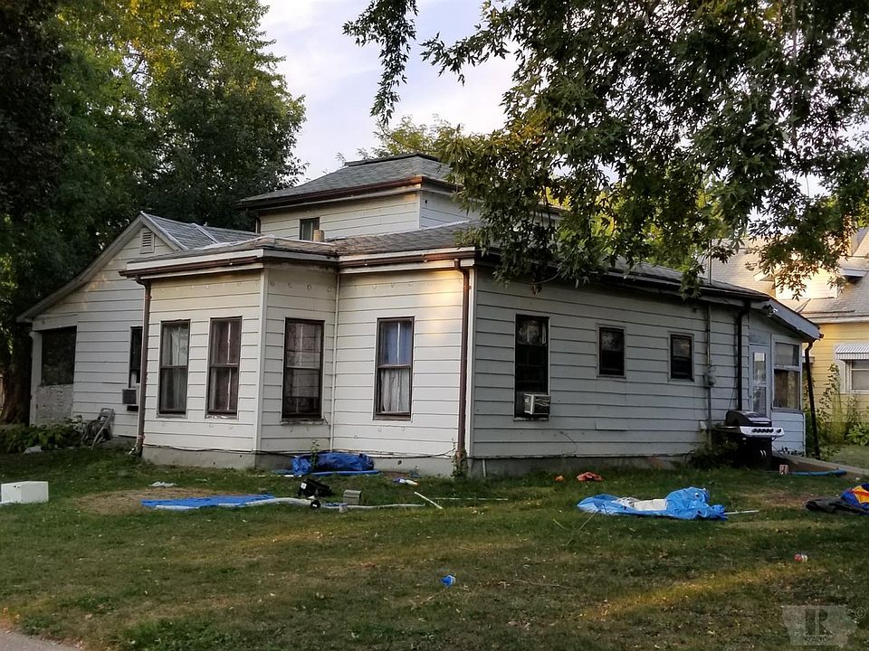 1st image of 602 4th Ave E