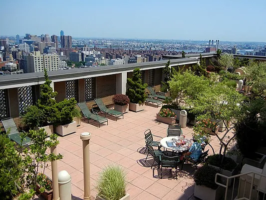 Sold by Sotheby's International Realty | media 31