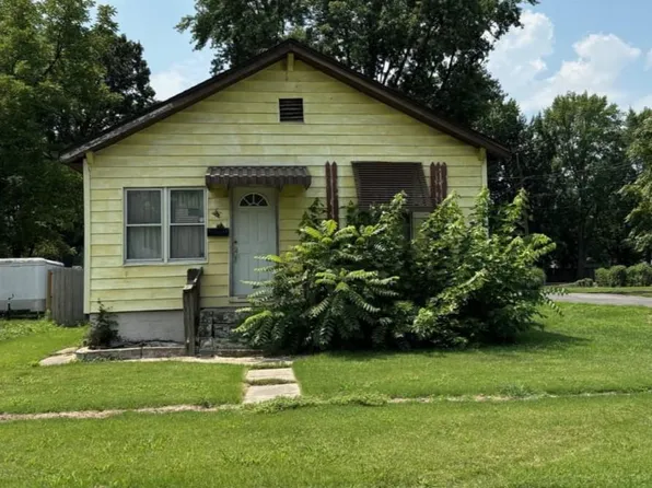 100 E 3rd St, Hartford, IL 62048