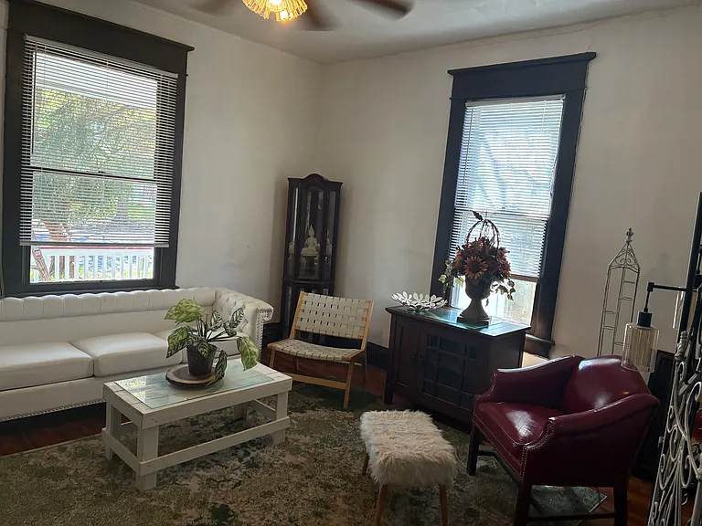 615 Mountain Ave SW #2 — Photo 2