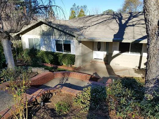 3 bed, 2400 sqft, $3,300 — Photo 2