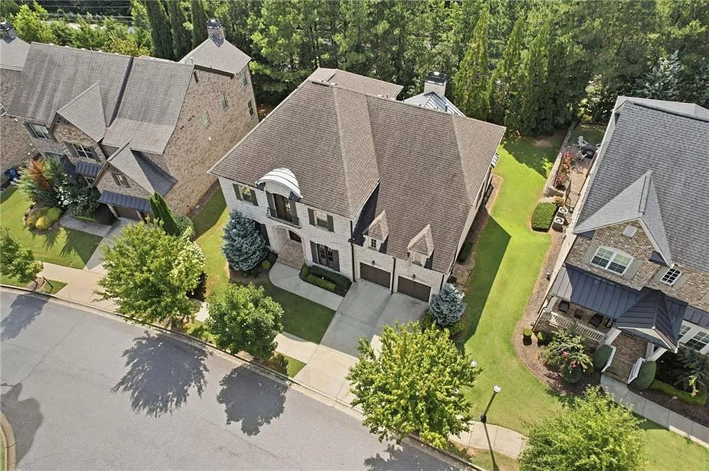 6 bed, 5.0 bath, 5234 sqft, $8,500 — Photo 2