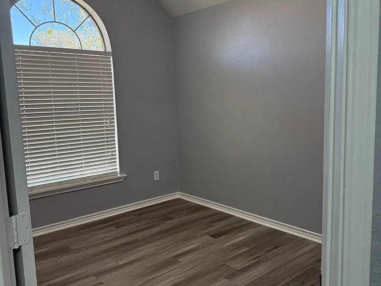 218 Texas Ave — Photo 13