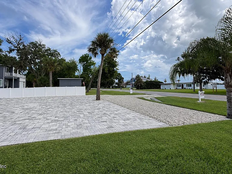 5395 Heckscher Dr — Photo 7