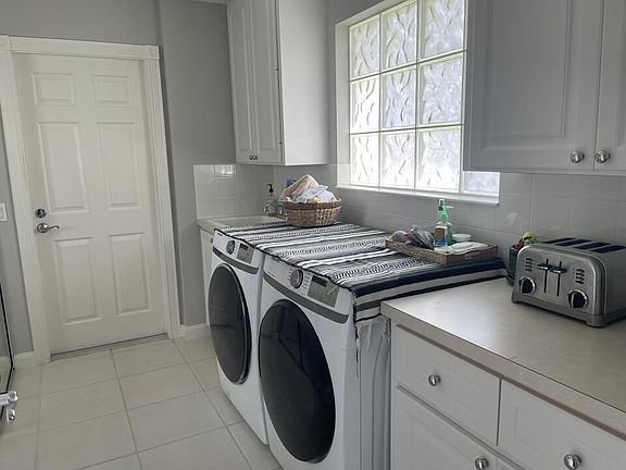 4th image of 8454 SE Retreat Drive