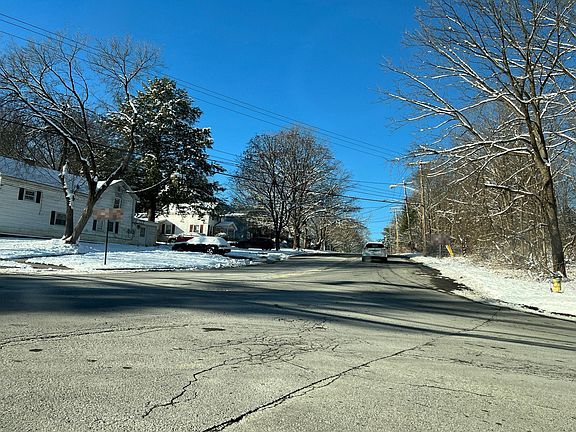 5th image of 305 Maple Ave