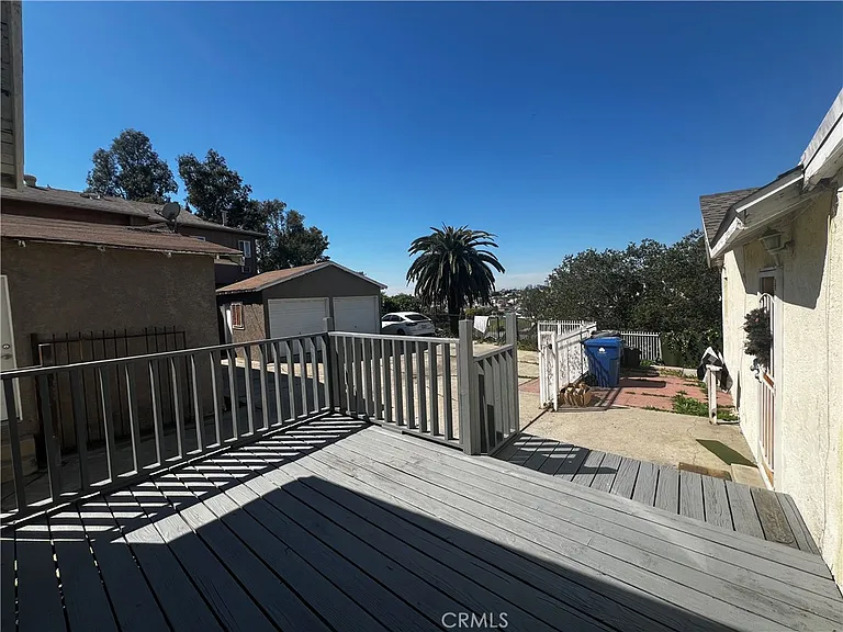 609 Camulos St — Photo 11