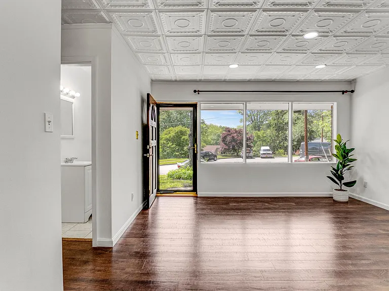 6323 Howe Pl — Photo 10