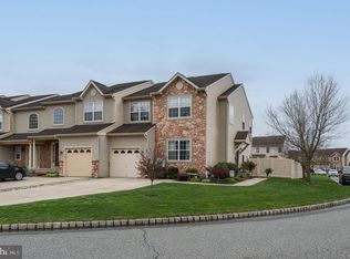 30 Glacier Dr, Berlin, NJ 08009