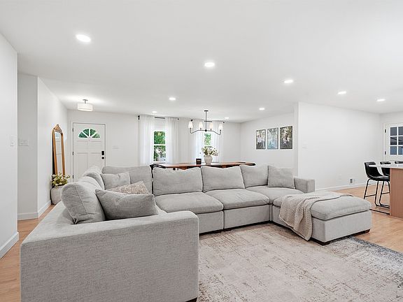 3rd image of 107 Lindley Ct