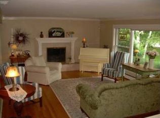 2450 White Oak Dr, Northbrook, IL 60062