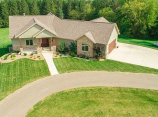 11142 Cottingham Rd, Peosta, IA 52068