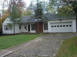 9779 W Ridgewood Dr, Parma Heights, OH 44130