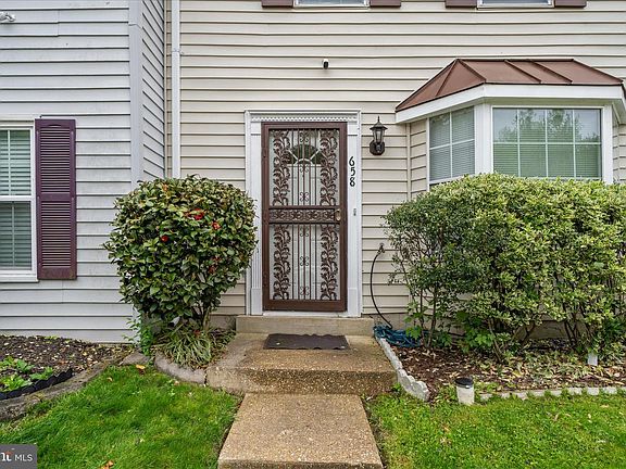 2nd image of 658 Mount Lubentia Ct E