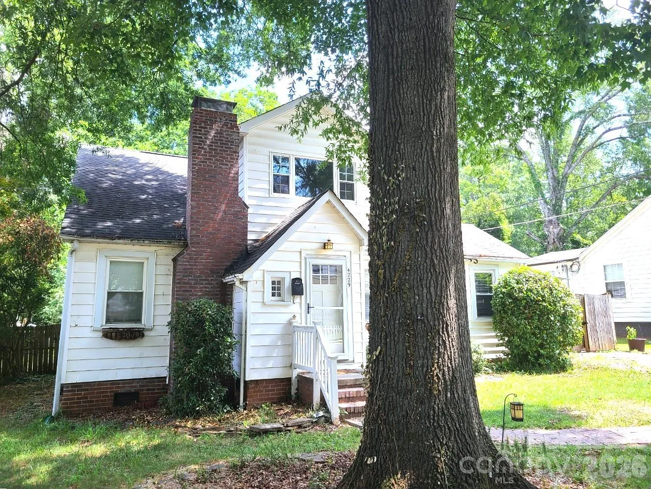 4 bed, 2.0 bath, 1808 sqft, $2,500 — Photo 2