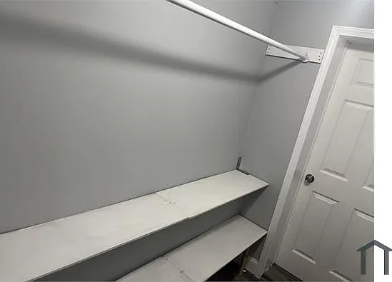 216 E 2nd St — Photo 3