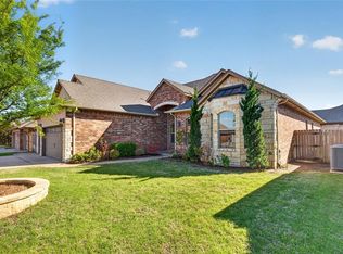 3905 Acoma Dr, Moore, OK 73160
