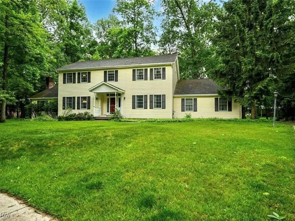 808 Woodhaven Ln, Medina, OH 44256