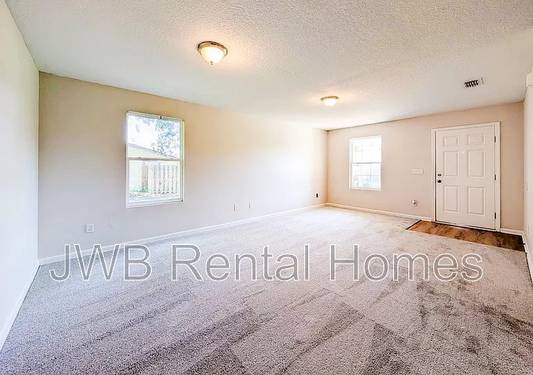 2216 White Ave — Photo 4