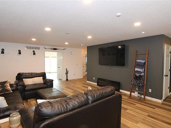 3rd image of 23305 S Hickory Ct