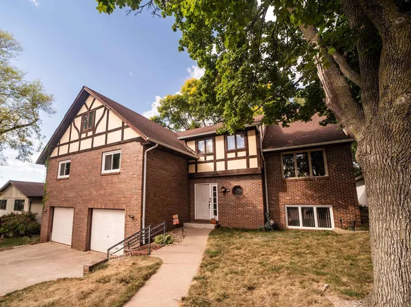 2716 E Bragstad Dr, Sioux Falls, SD 57103