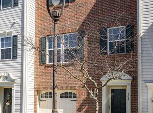 104 Zilinski Dr #104, Belford, NJ 07718