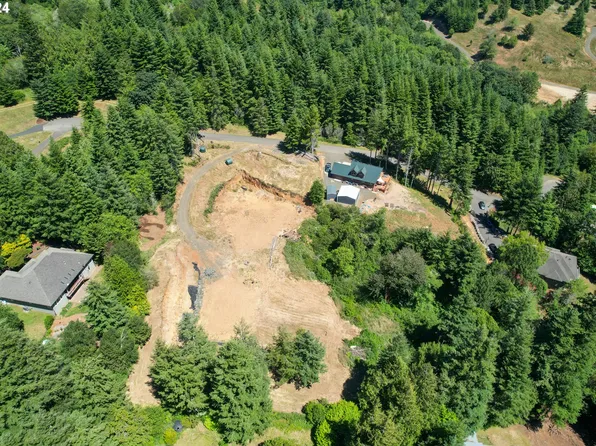 58682 Fernwood Rd, Coquille, OR 97423