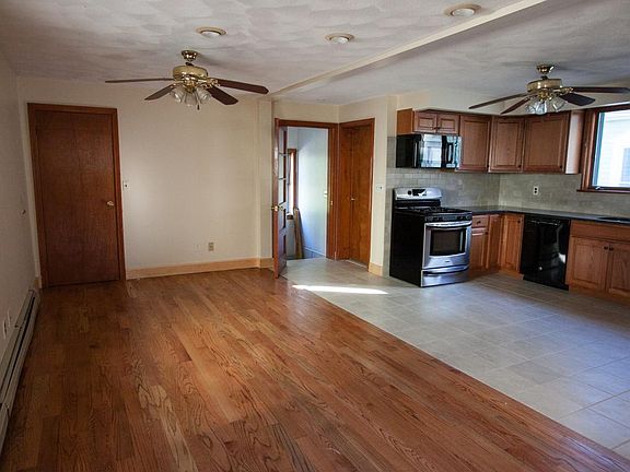 living room/kitchen