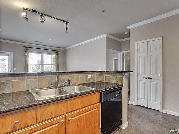 4th image of 600 13th St Unit 836