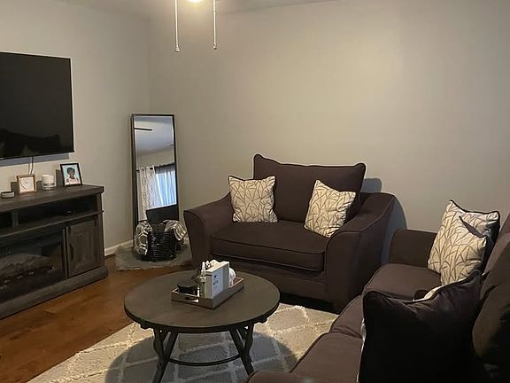 4th image of 3201 Crestwood Dr