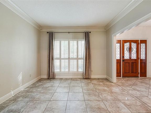 5th image of 280 Leah Dr