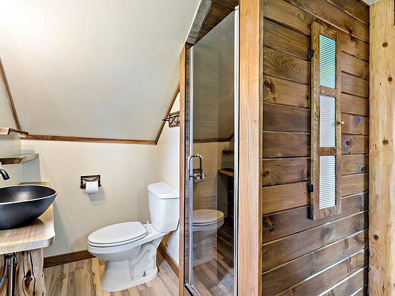 4th image of 4555 Spruce Way