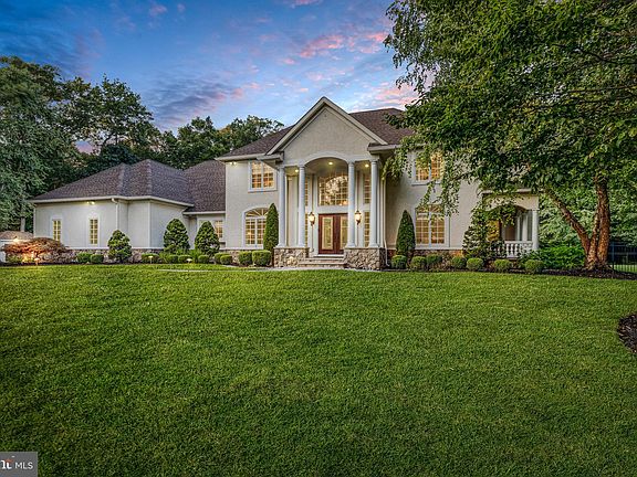2nd image of 207 Deer Run Ct
