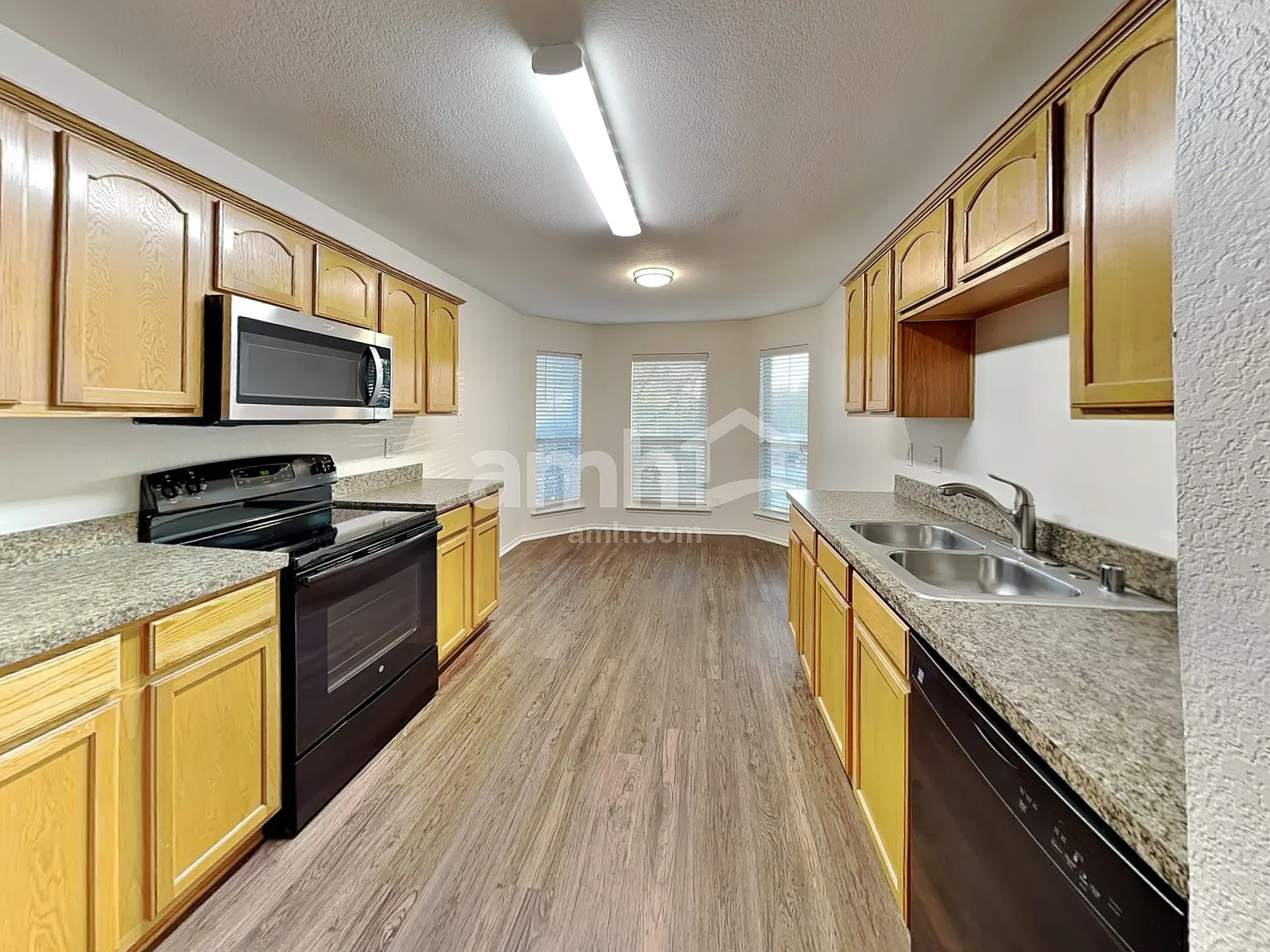 3 bed, 2.0 bath, 1406 sqft, $1,830 — Photo 4