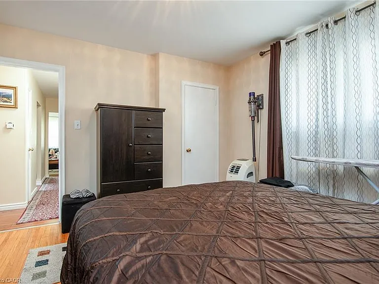 706 Frederick St — Photo 12