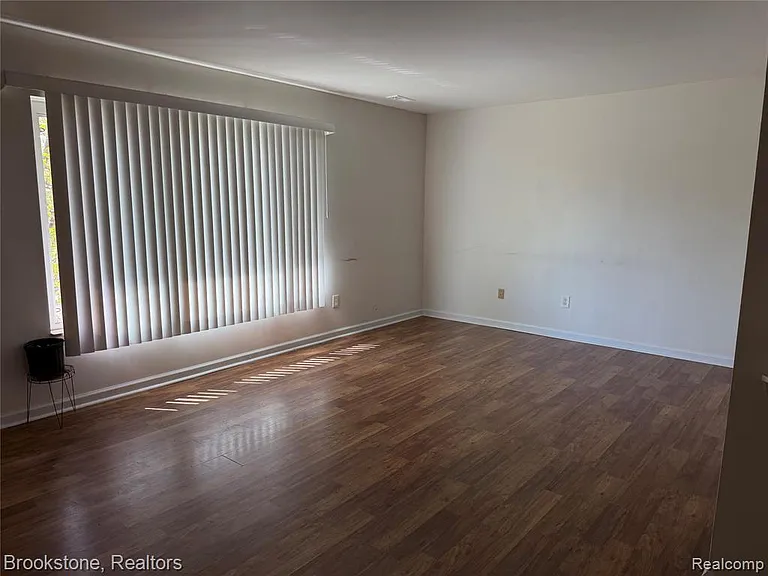 23600 Kelly Rd #6 — Photo 6