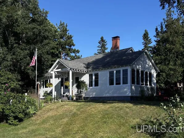 5090 2nd St, Eagle River, MI 49950