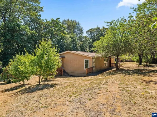 136 E Hillcrest Dr, Eugene, OR 97404