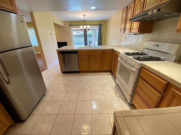 4th image of 534 Greenmeadow Way