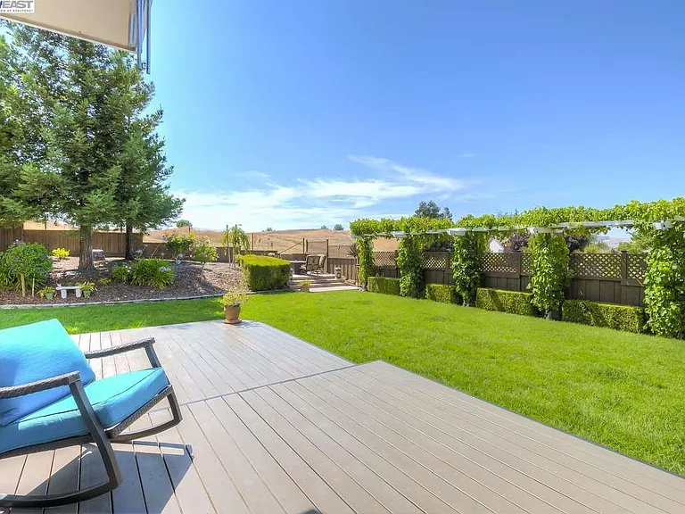 3644 Glasgow Cir — Photo 32